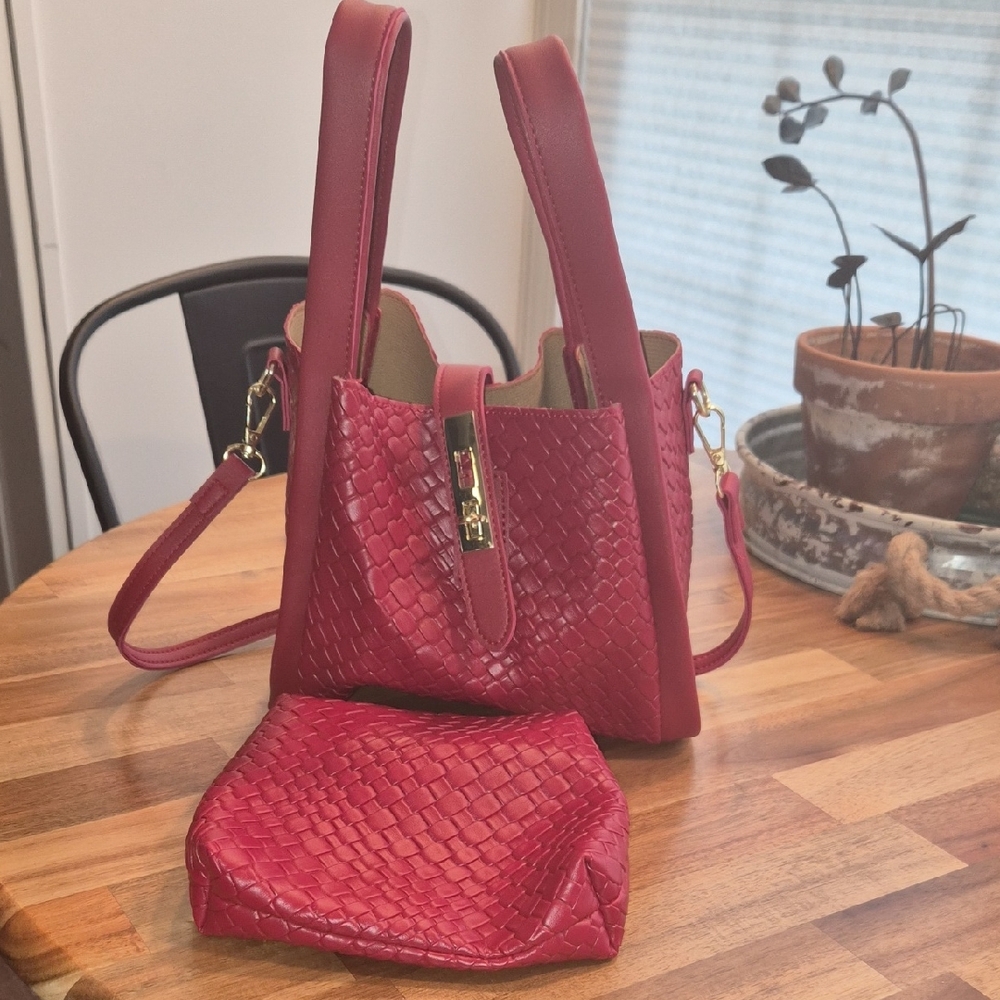 Elegant Red Woven Handbag Set